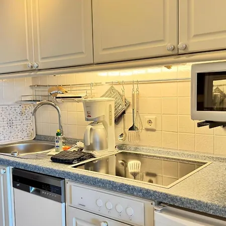 1-78, Seeseite, Haus Metropol, 4 Etage *