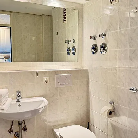 1-78, Seeseite, Haus Metropol, 4 Etage شقة